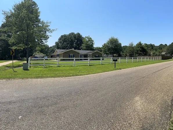 6303 Chaparral St, Texarkana, TX 75503