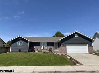 735 17th St, Gering, NE 69341