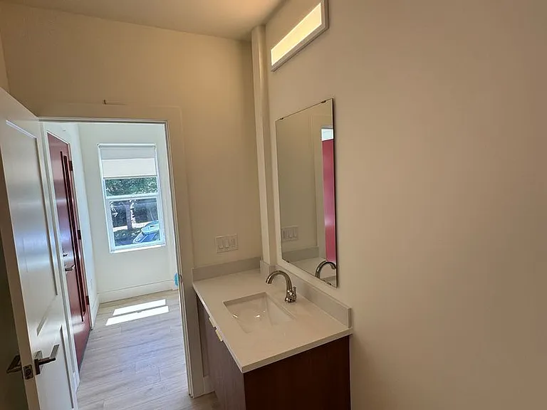 2809 SE Washington St — Photo 16