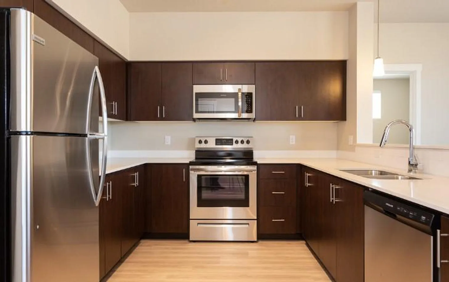 3 bed, 1.0 bath, 1323 sqft, $6,234 — Photo 4