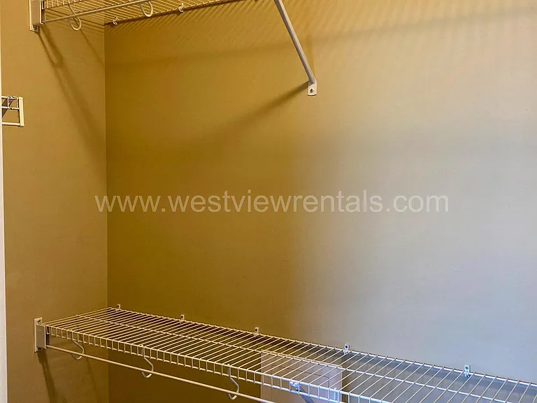 200 E Maple St — Photo 293