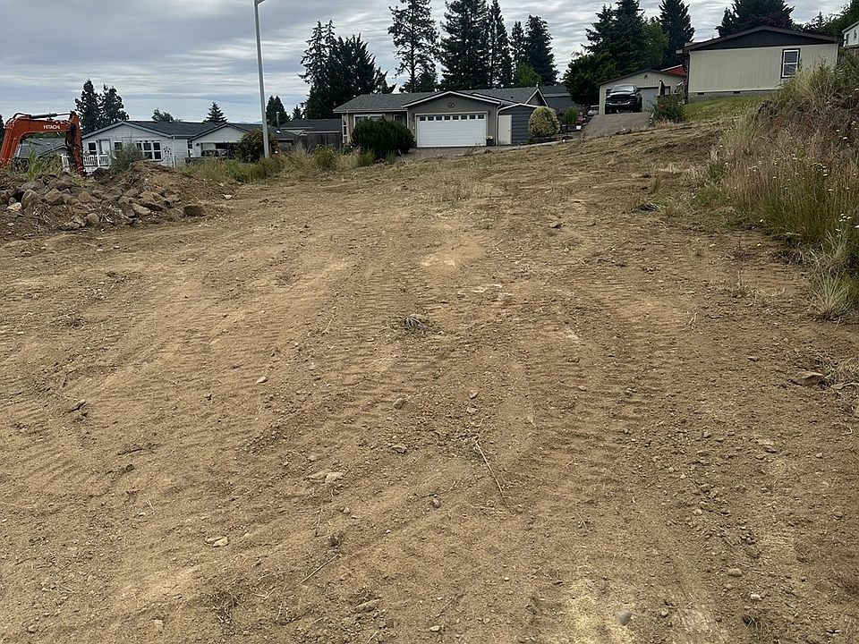 2nd image of 664 Boulder Loop
