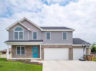 2516 Daffodil Ct E, Columbus, IN 47201