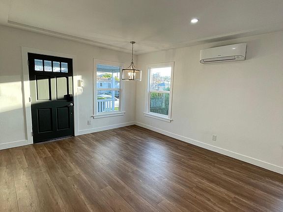 4th image of 291 S Oakford Dr