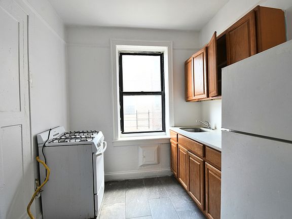 3rd image of 13832 90th Ave APT B10