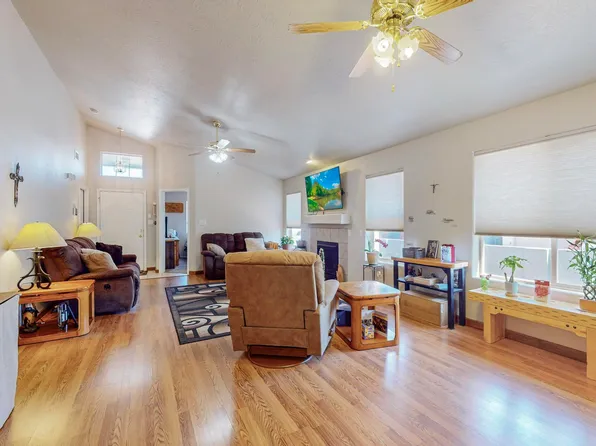 1227 Gem Ct SW, Albuquerque, NM 87121