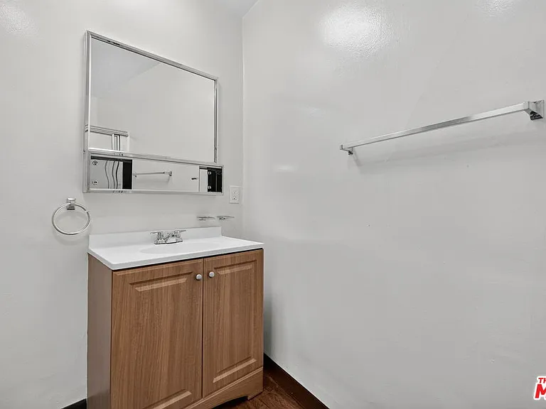 15540 Moorpark St #7 — Photo 14