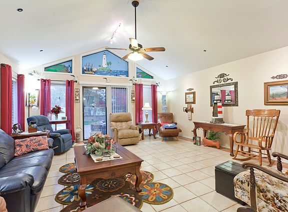 2nd image of 114 Pizarro Ave