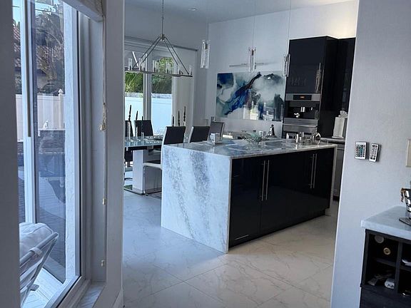 4th image of 830 Bailey Street