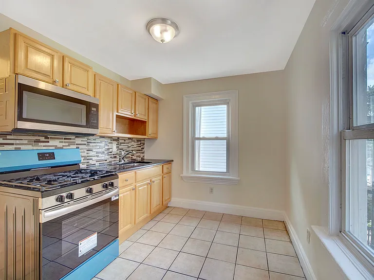 16 N 9th St #2 — Photo 3