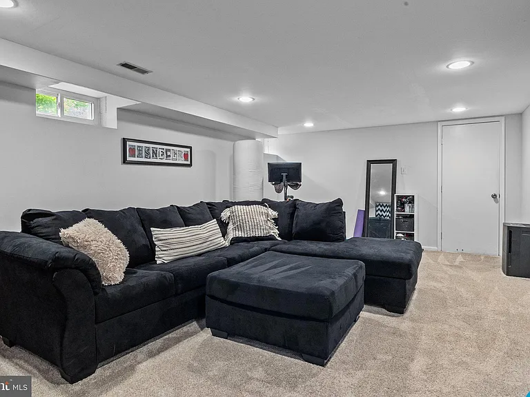 31 Pearl Dr — Photo 18