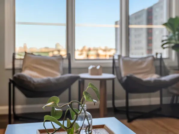 15 Legend Hills Drive image 4 of 28