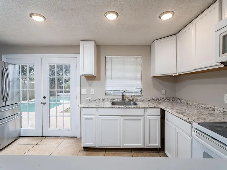 385 Dunwoodie Rd — Photo 8