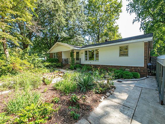 2nd image of 1308 Azalea Dr