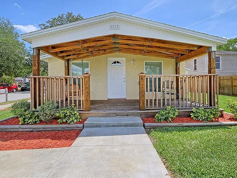 1235 Lakeview Rd — Photo 1