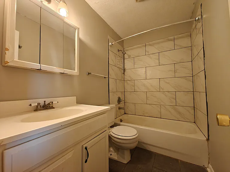 1725 Columbia St #3 — Photo 10
