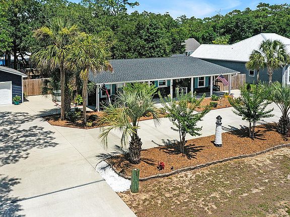 4th image of 103 NW 25th Street