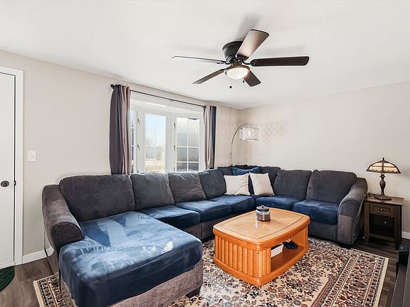 5th image of 950 Clover St