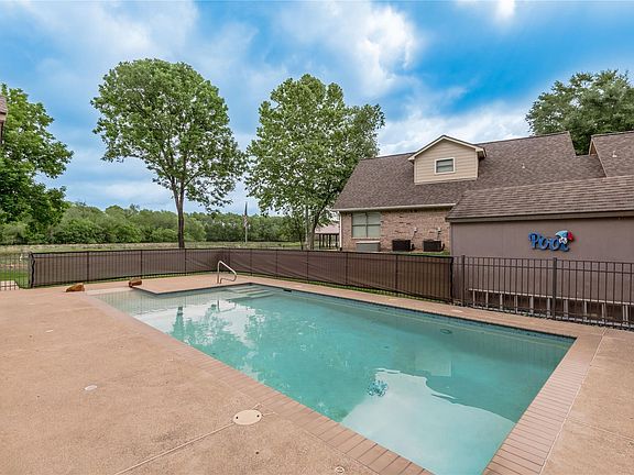 3rd image of 7 Lakeside