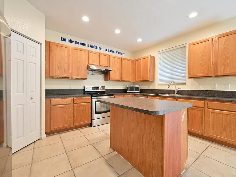 2789 S Evergreen Cir — Photo 4