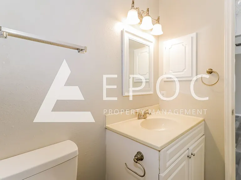2208 Creekwood Dr — Photo 13