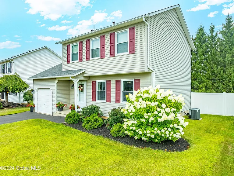 10 Corina Ct — Photo 4