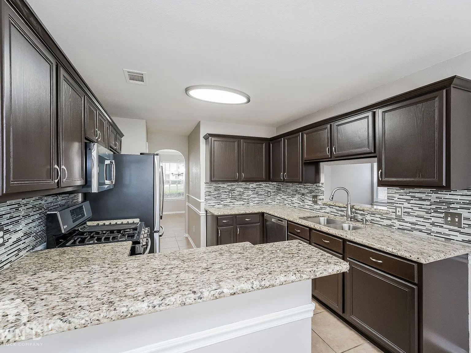 3 bed, 2.5 bath, 1858 sqft, $2,295 — Photo 2
