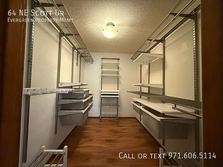 64 NE Scott Dr — Photo 33
