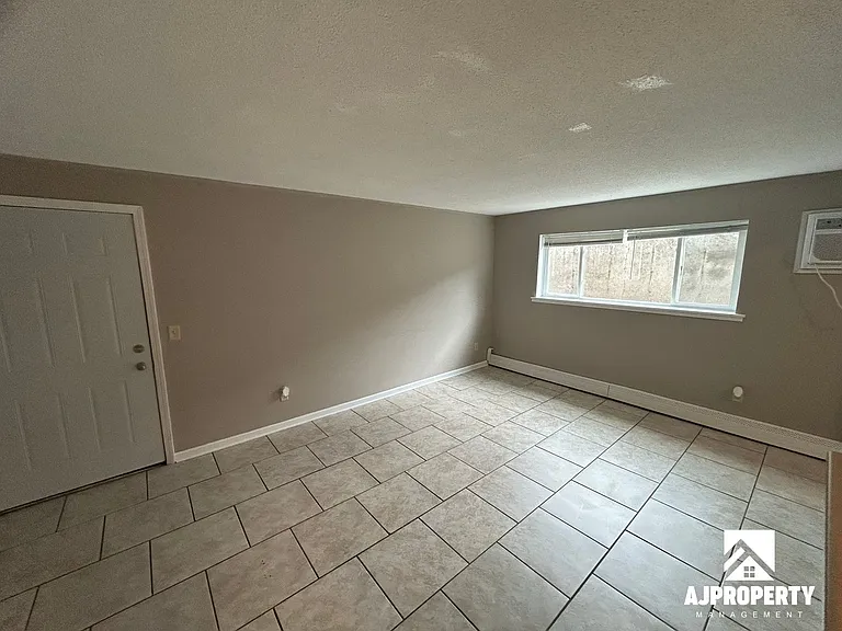 3309 S Elmwood Ave — Photo 3
