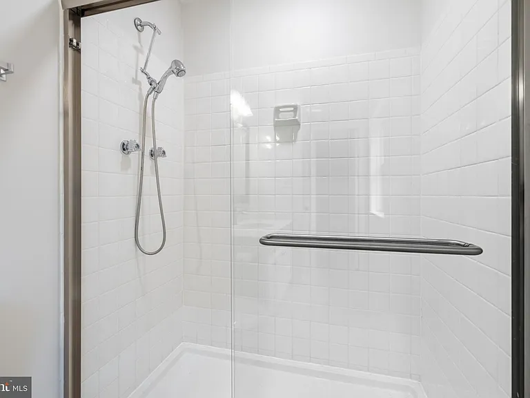 4880 Chevy Chase Dr #133 — Photo 18