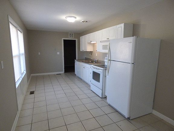 4th image of 72 Imperial Dr