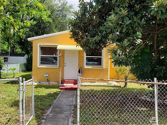 2nd image of 2539 Roosevelt St