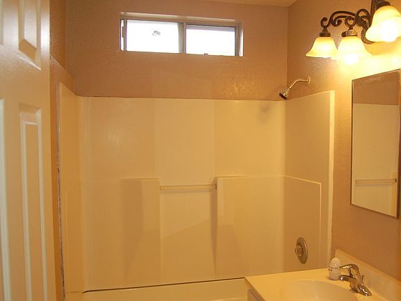 5th image of 1657 Del Amo Blvd