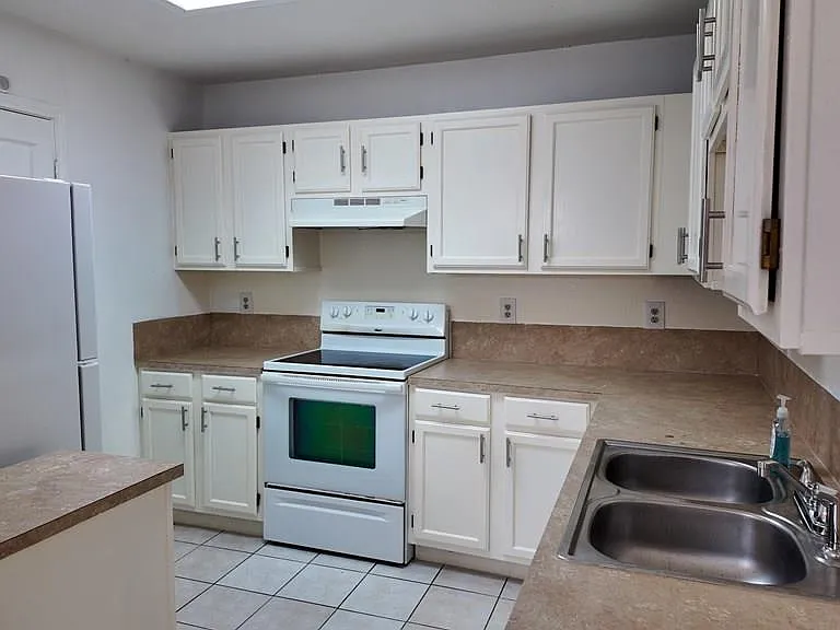 1802 Bobcat Ln — Photo 6