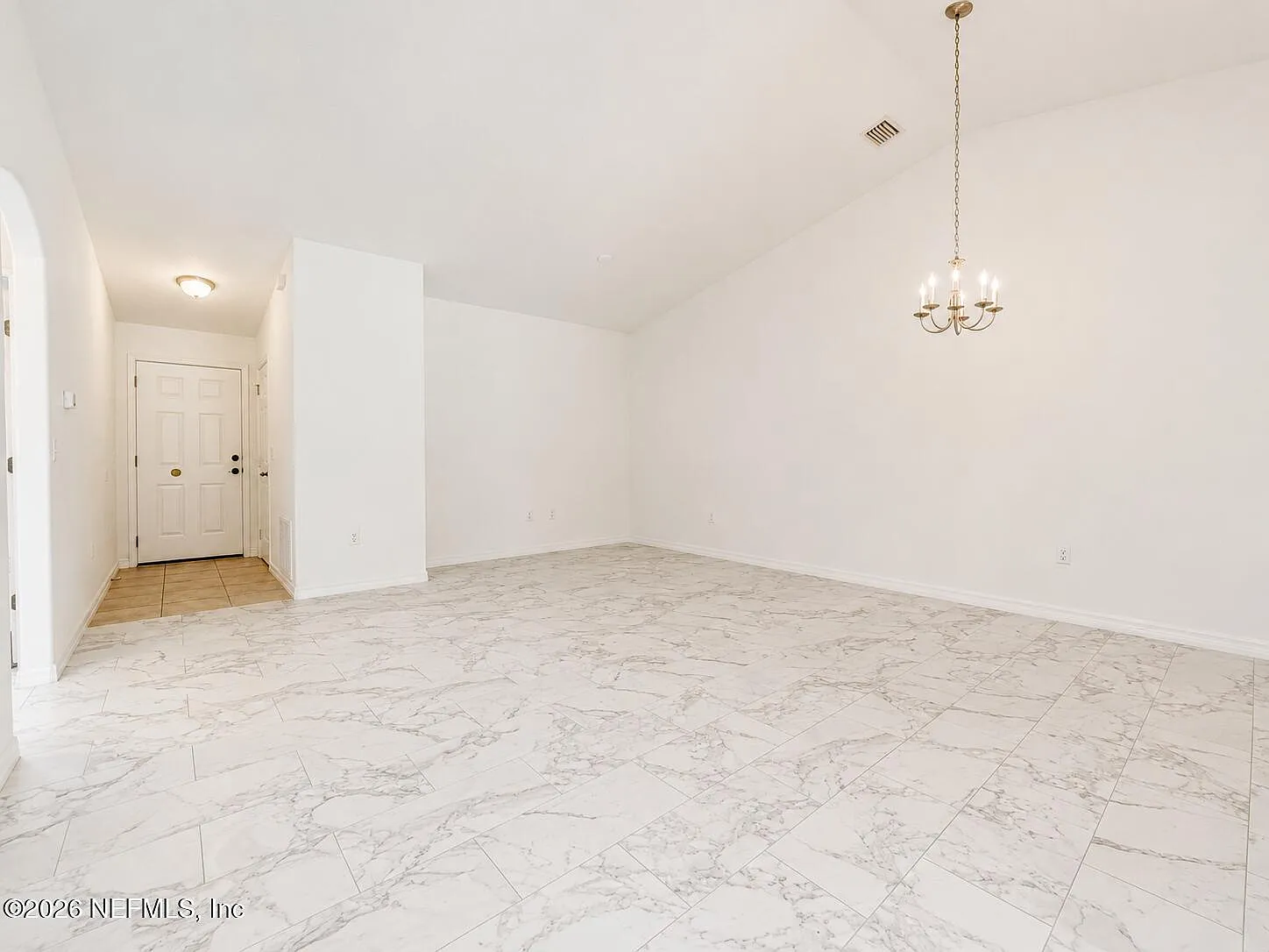 3 bed, 2.0 bath, 2423 sqft, $1,599 — Photo 4