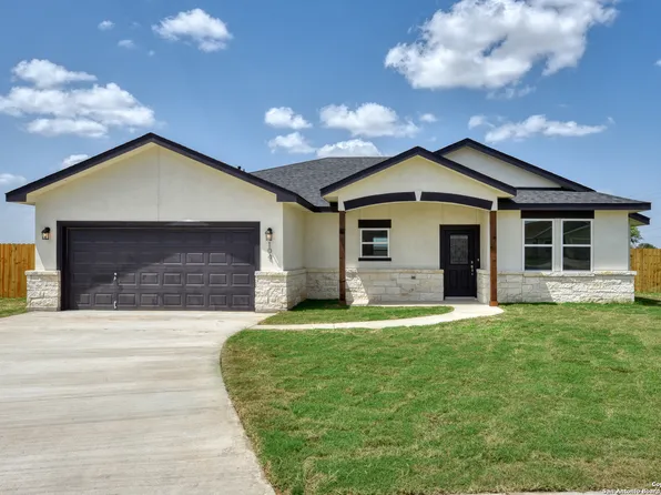 104 GROWERS AVE, Poteet, TX 78065