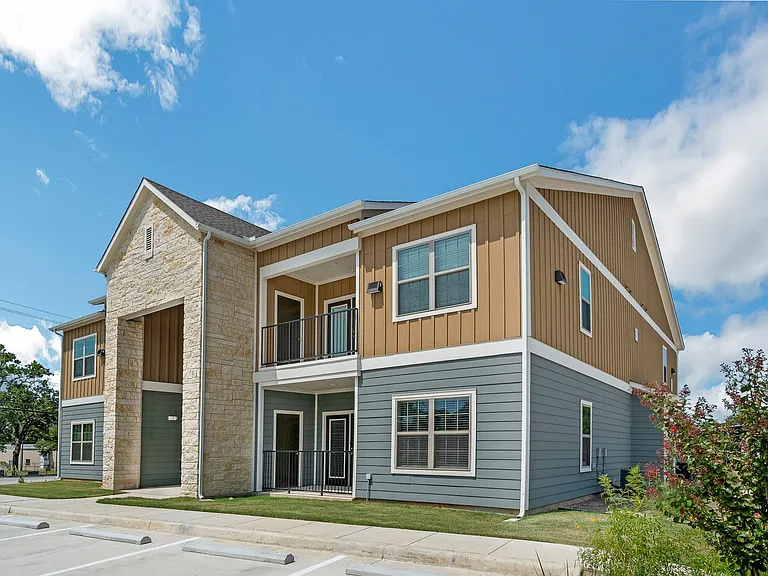 Orchard Grove Apartments — Photo 21