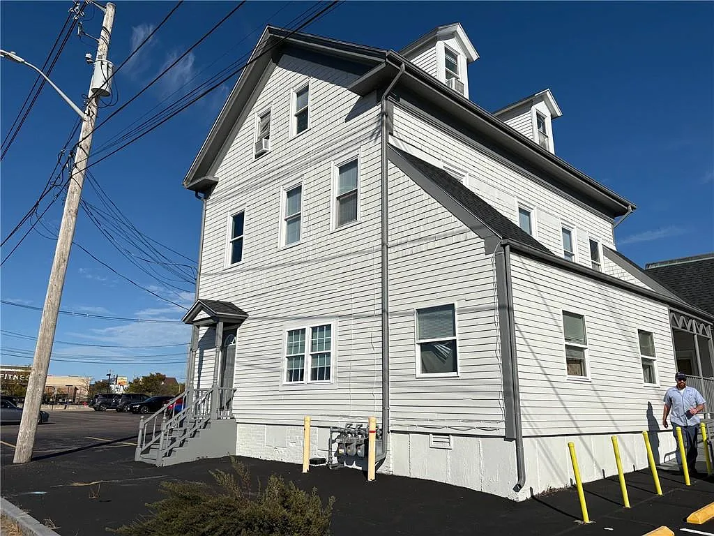 Building Photo - 191 Nashua St #2