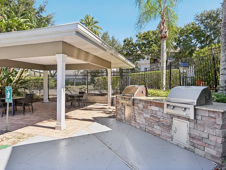 The Arbor Walk Apartments — Photo 26