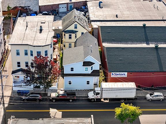 3rd image of 82 Water St