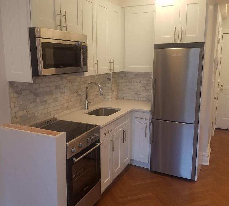 2nd image of 134 W 58th St APT 1503