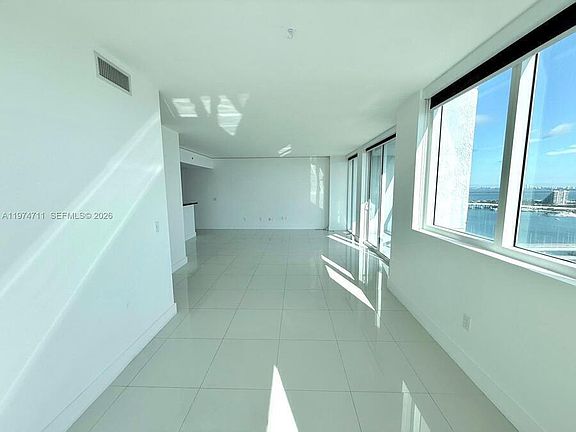 5th image of 244 Biscayne Blvd #3403