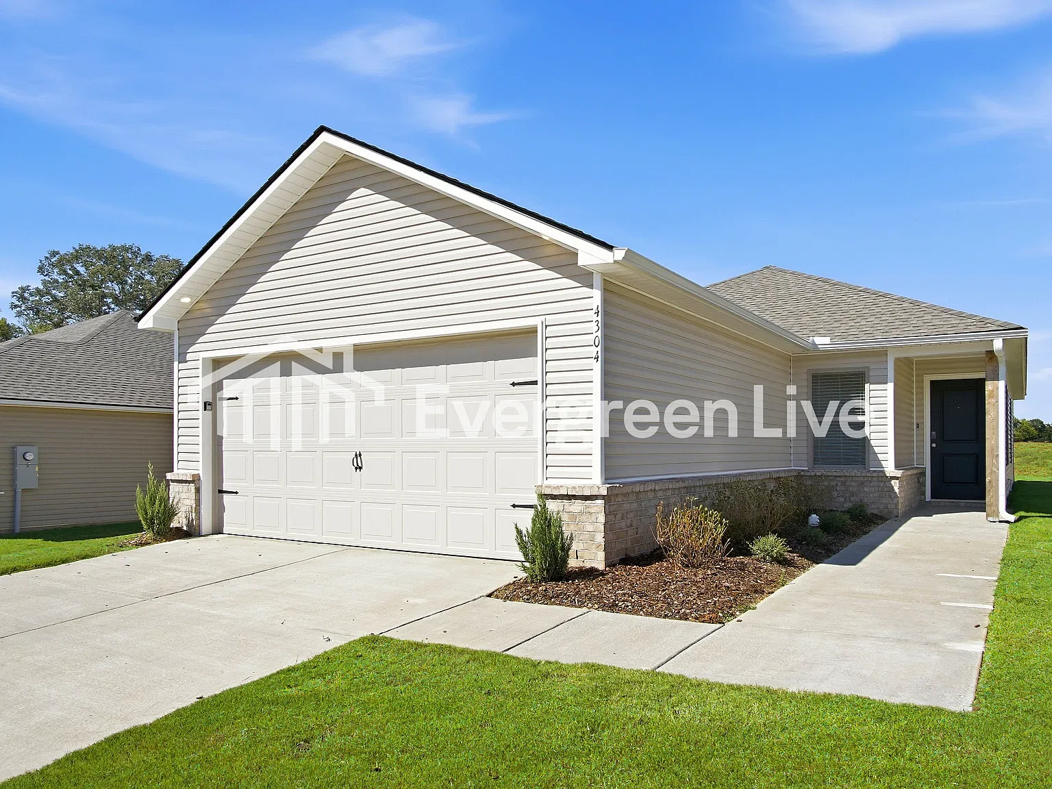 3 bed, 2.0 bath, 1248 sqft, $1,420 — Photo 1