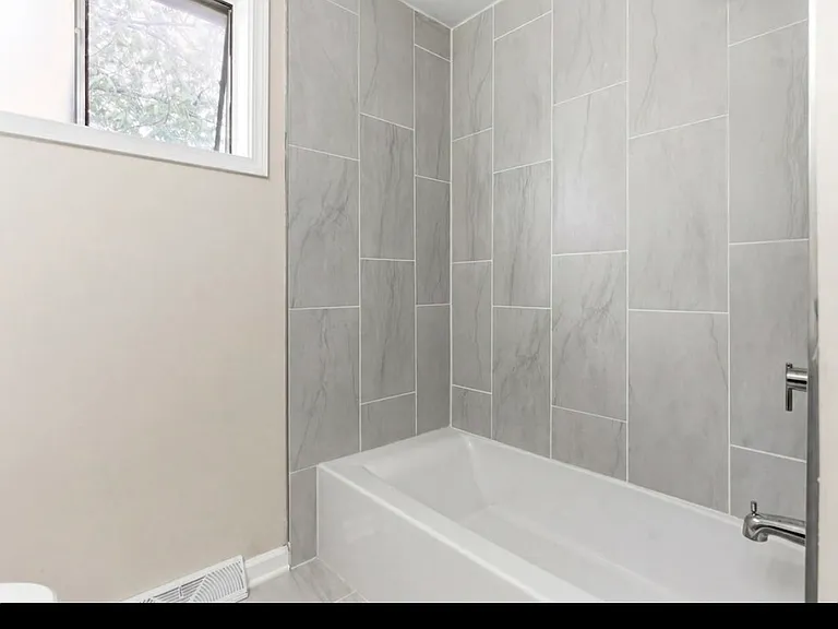 614 S Milwaukee Ave #E — Photo 13