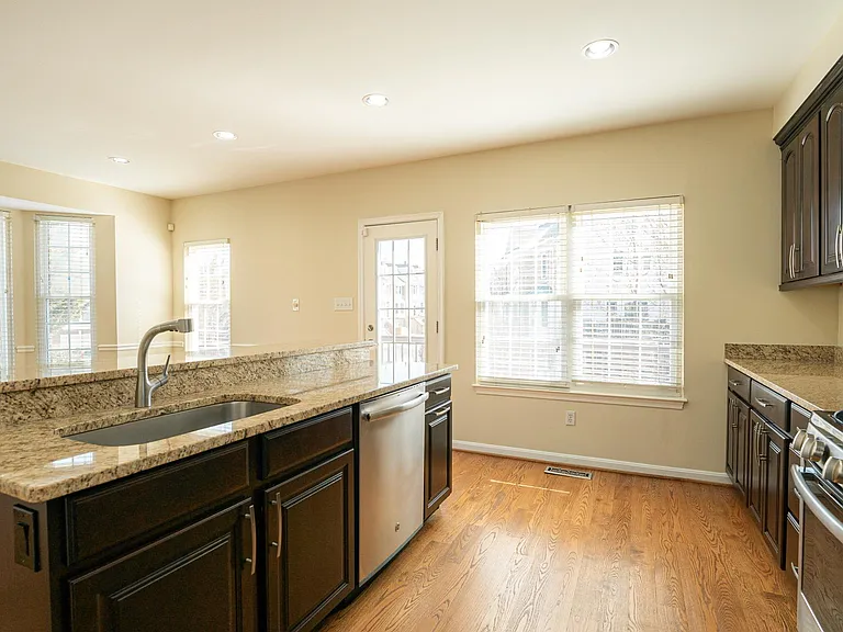 7036 Kings Manor Dr — Photo 6
