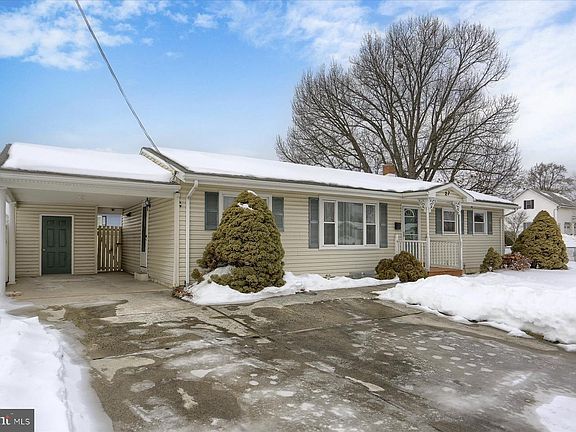 4th image of 27 Nissley Dr