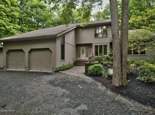 166 Cumberland Rd, Pocono Pines, PA 18350