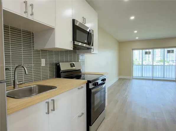 2949 Point East Dr APT B304, Aventura, FL 33160