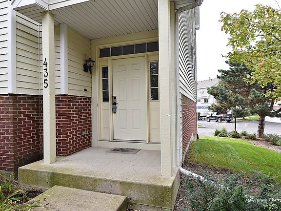 2nd image of 435 E Willow St #435