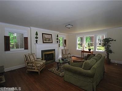 3rd image of 202 S Tremont Dr